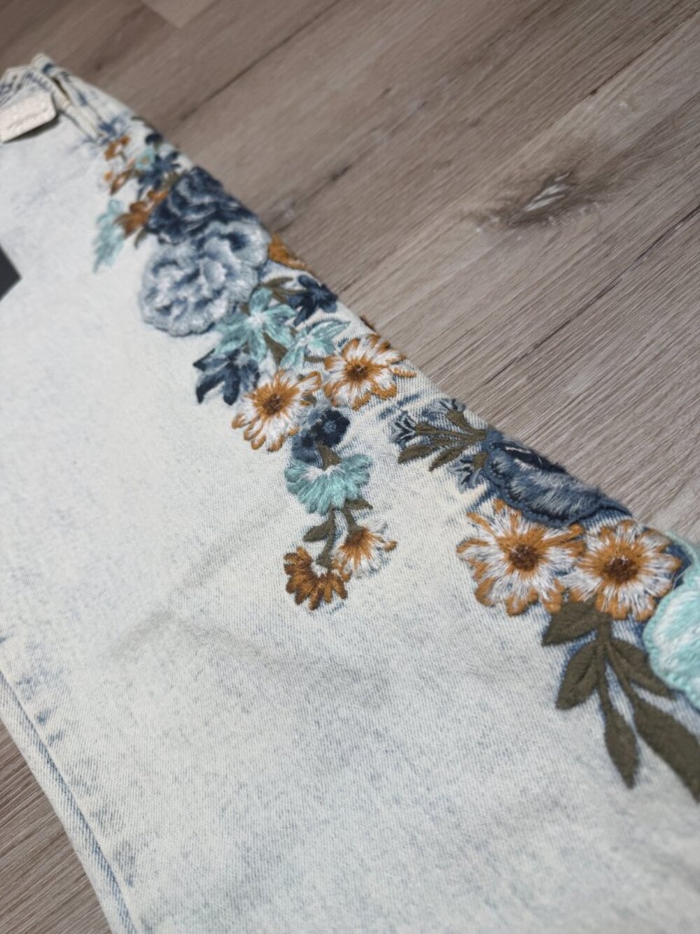 NWT Driftwood Farrah Floral Embroidered Flare Overalls L - Free People - Picture 3 of 10